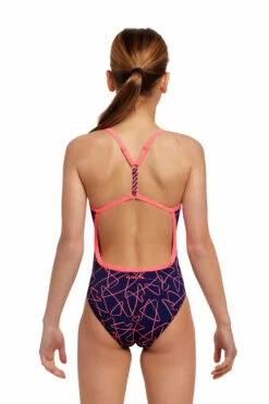 Funkita Mädchen Badeanzug Serial Texter Twisted -ALL4SWIM Verkäufe Funkita Mdchen Badeanzug Quick Flick Twisted 838 03